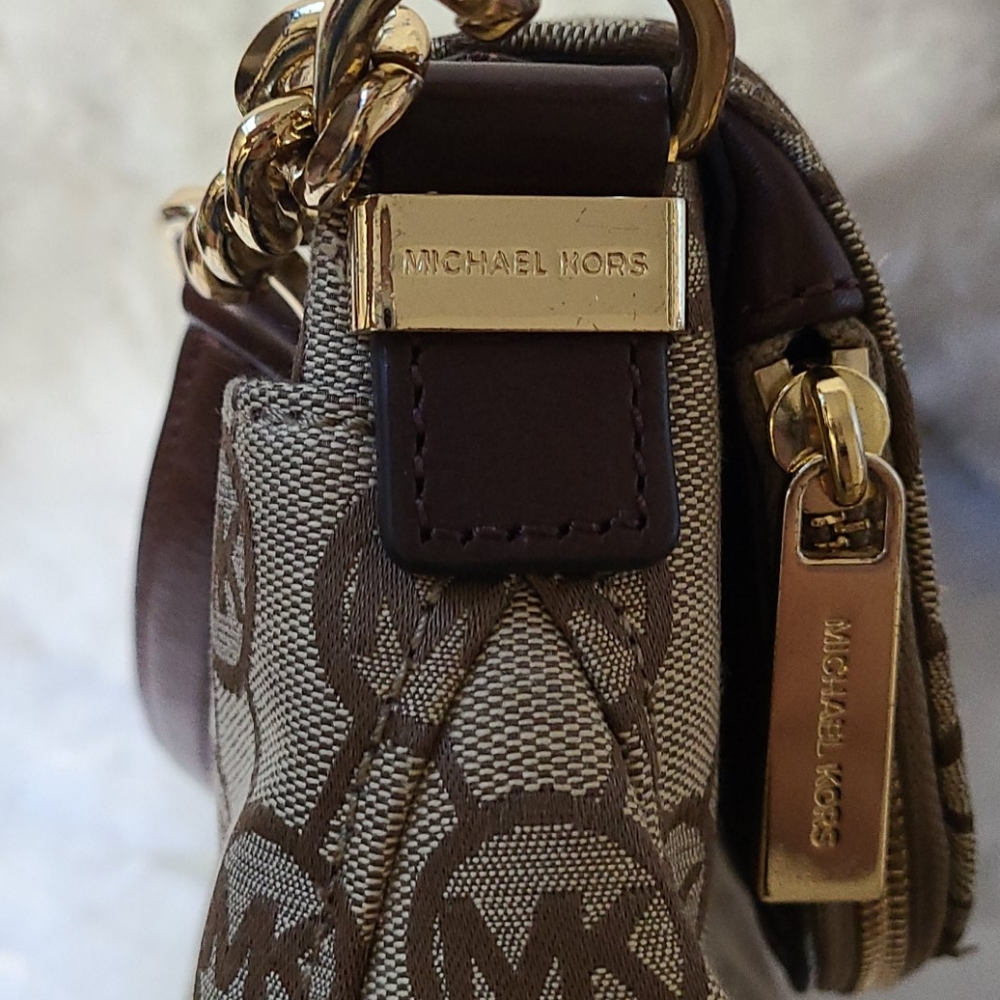 Authentic Michael kors cross body purse. - Picture 10 of 16